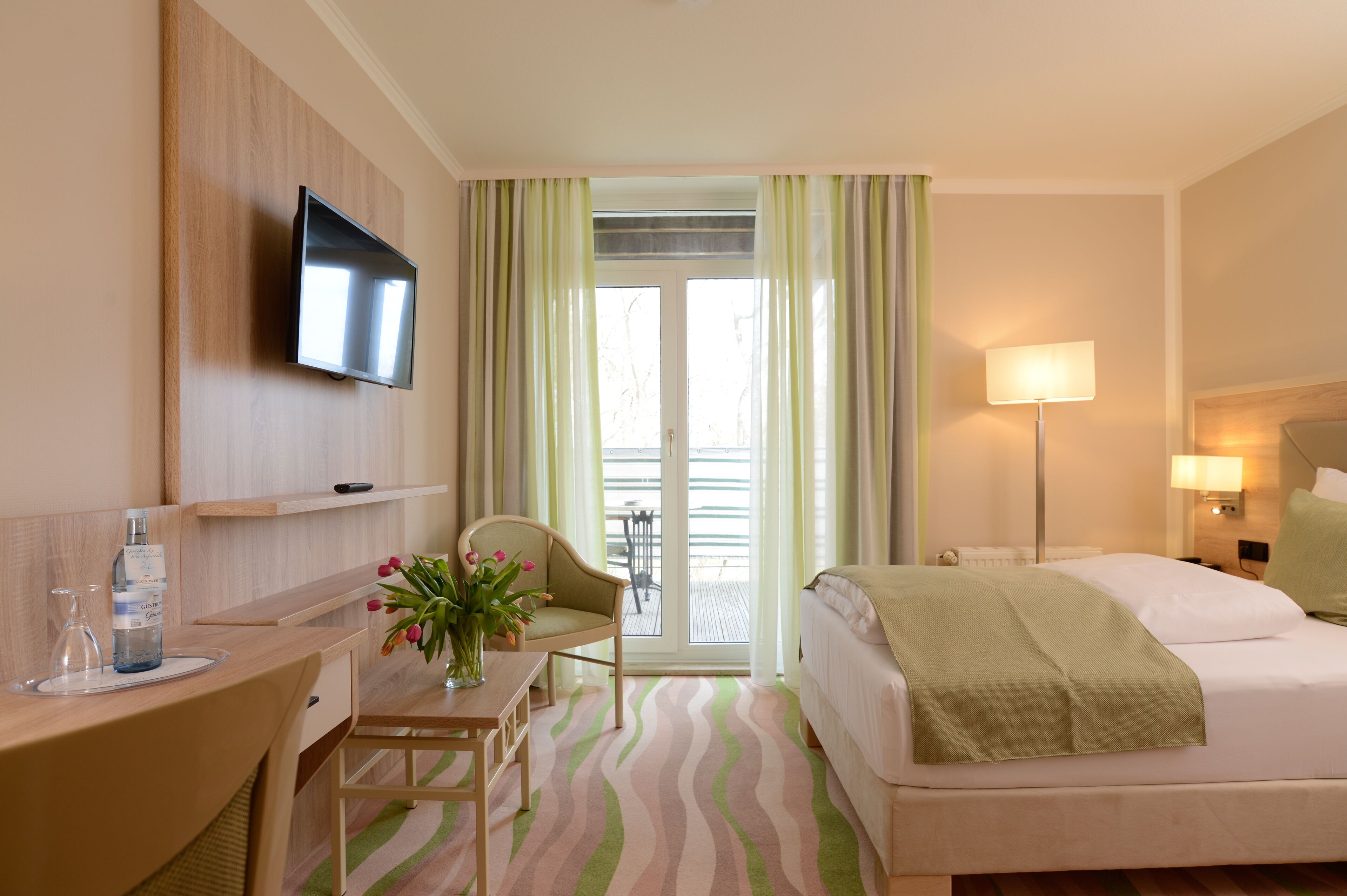 standard single room | hypo-allergenic bedding, in-room safe, individually furnished, desk