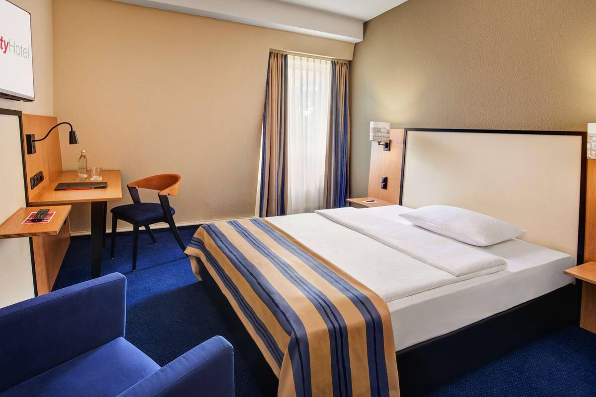 In-room safe, desk, soundproofing, free cribs/infant beds