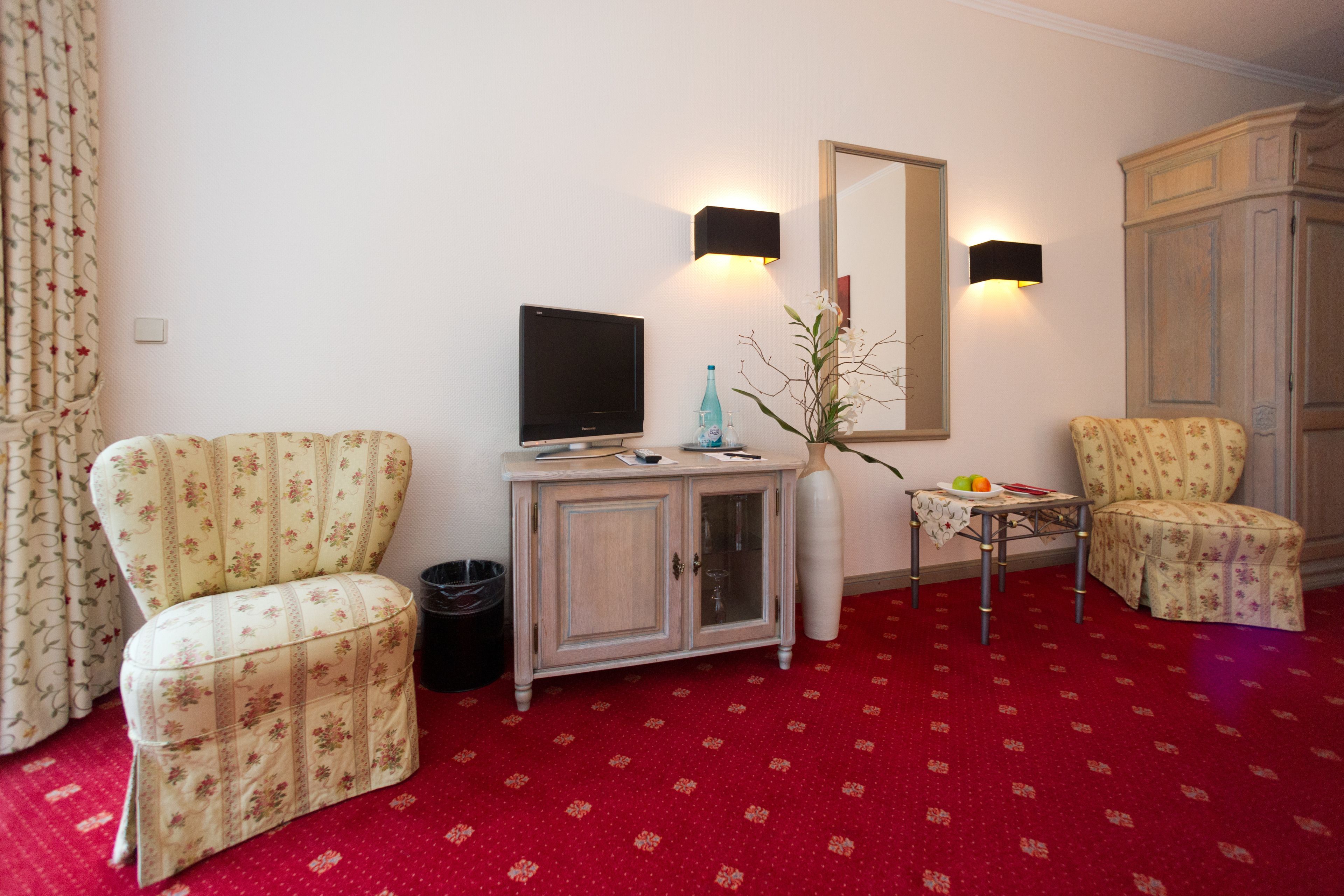 deluxe double room single use | 1 bedroom, minibar, desk, laptop workspace