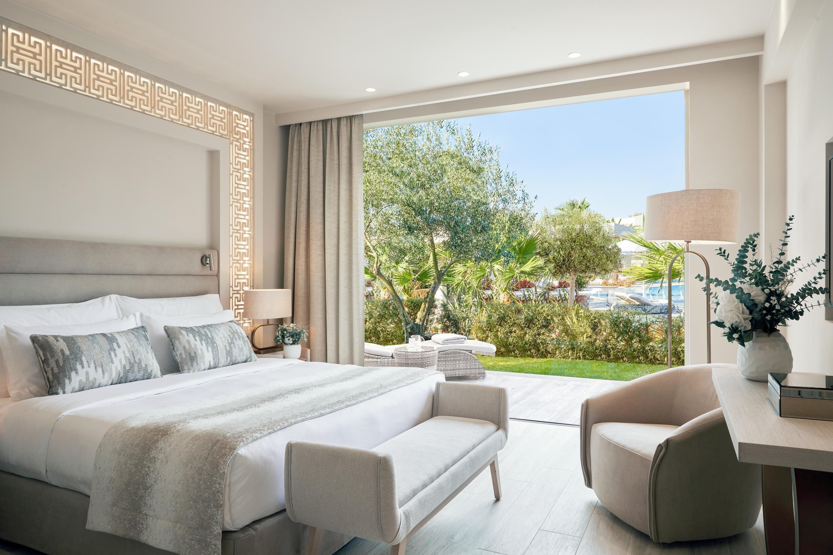 Suite, 1 Bedroom, Pool View (Private Garden)