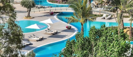 3 outdoor pools