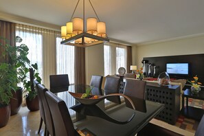 Presidential Suite, 1 Single Bed, Club lounge access | Dining room