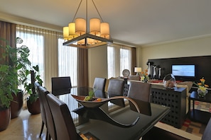 Presidential Suite, 1 Single Bed, Club lounge access | Dining room