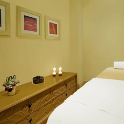 Salas de tratamiento para parejas, sauna y tratamientos corporales