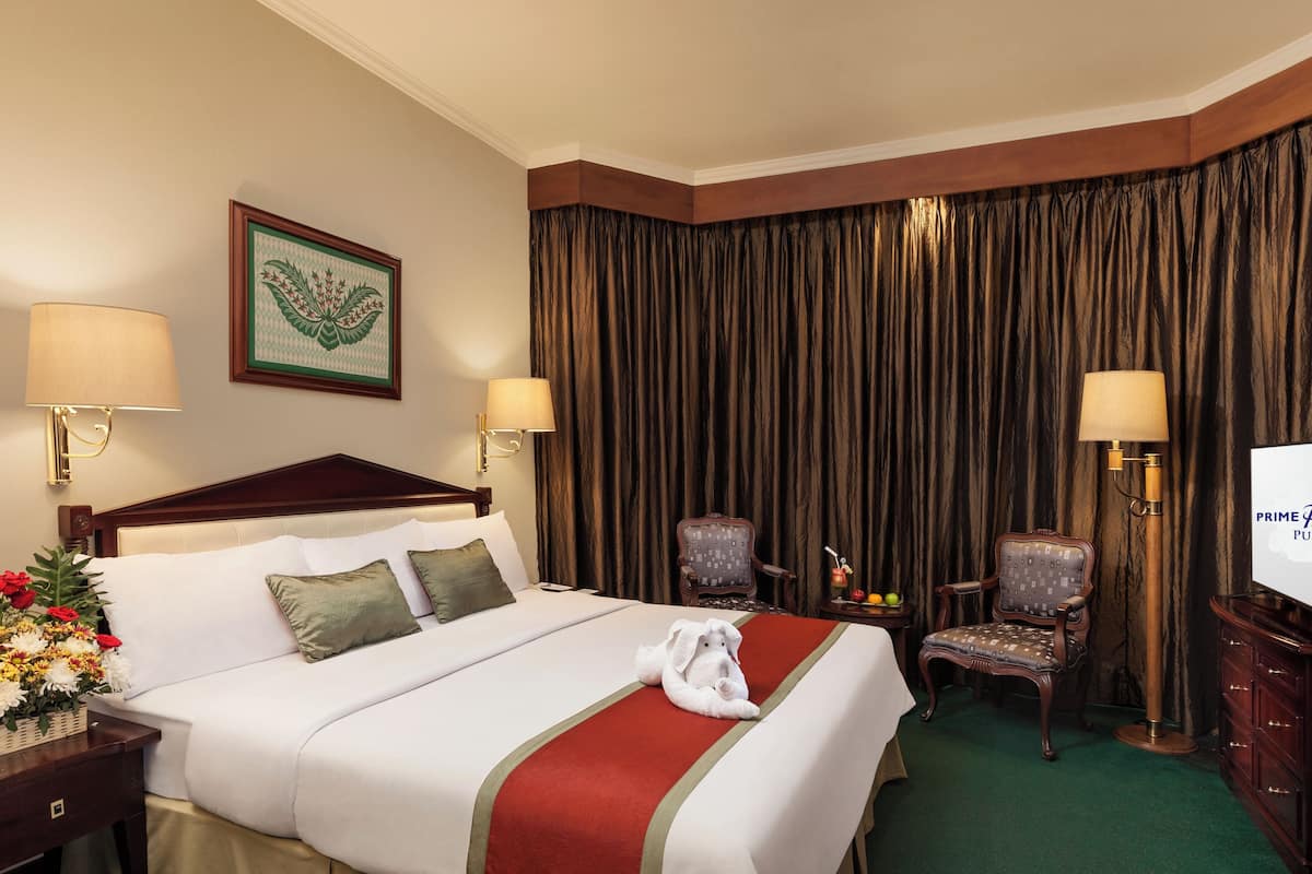 business suite | 1 bedroom, minibar, in-room safe, desk