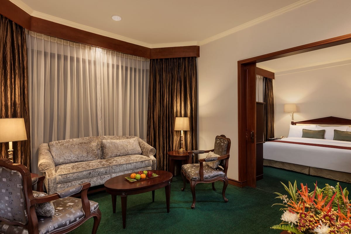 suite (corner) | 1 bedroom, minibar, in-room safe, desk