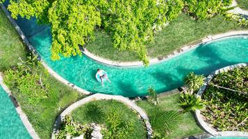6 kolam renang outdoor, dengan cabana gratis dan payung kolam renang