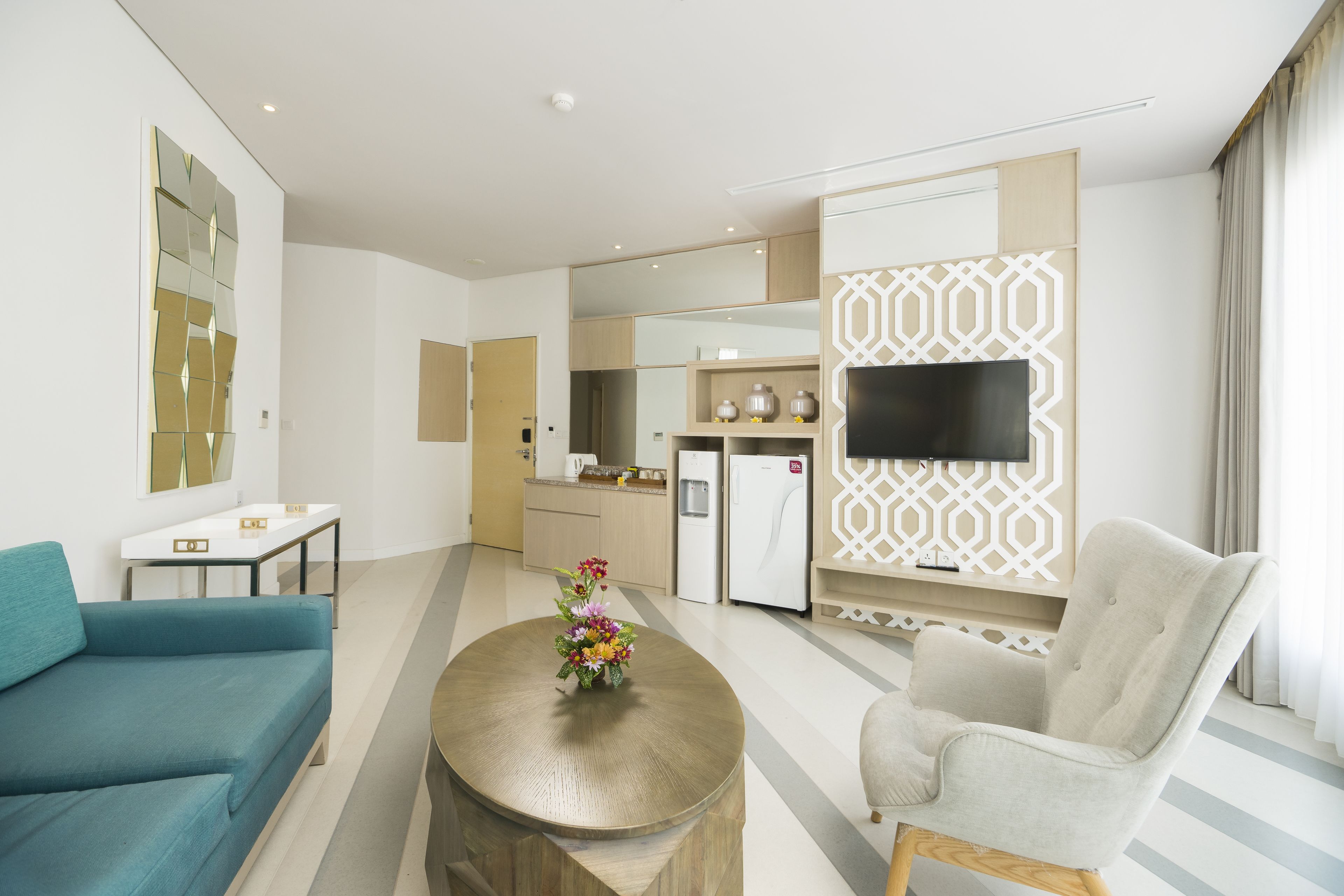 two-bedroom suite, garden view | living area | 32-inch lcd tv with satellite channels