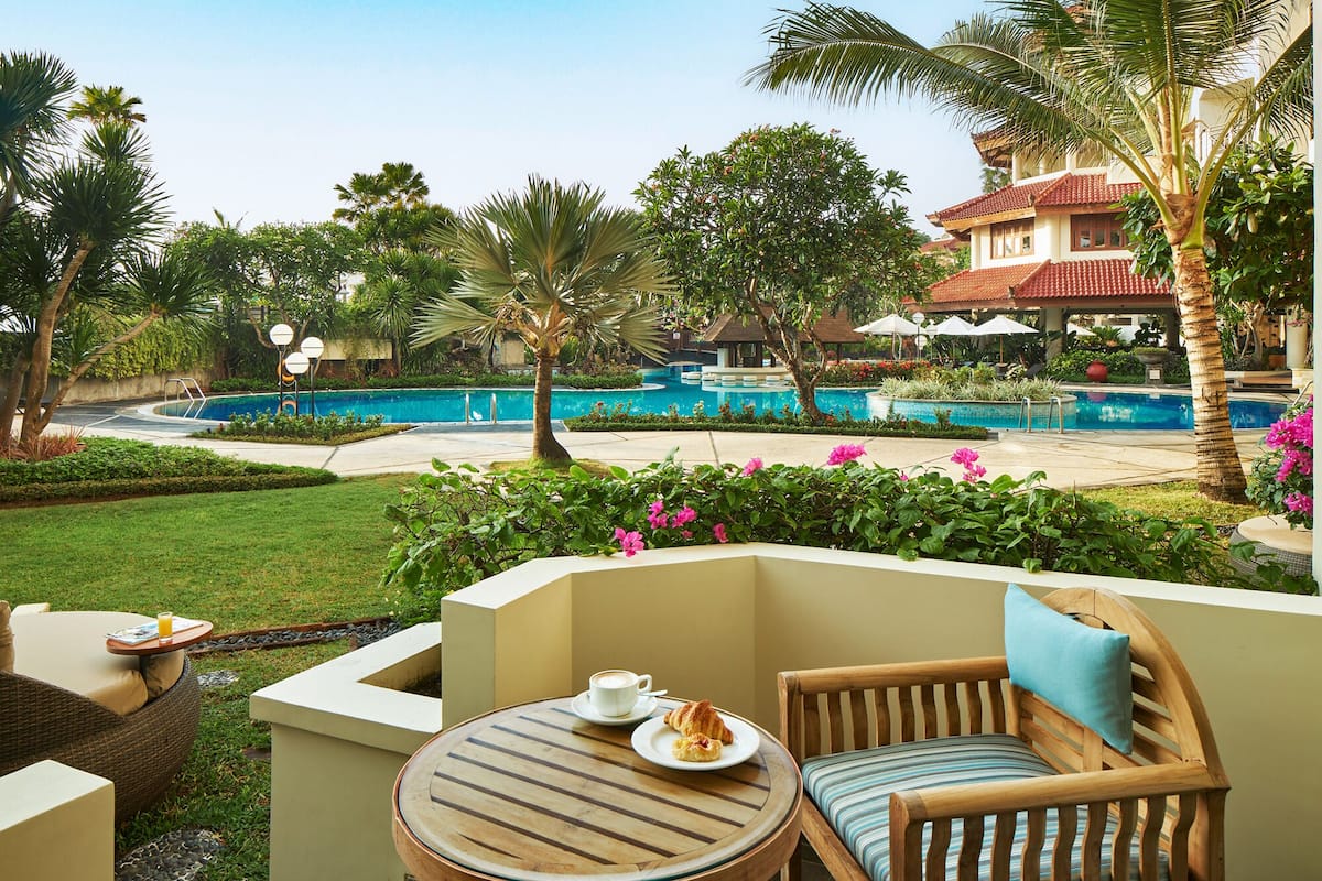 Connecting Premiere Pool Access | Terrace/patio