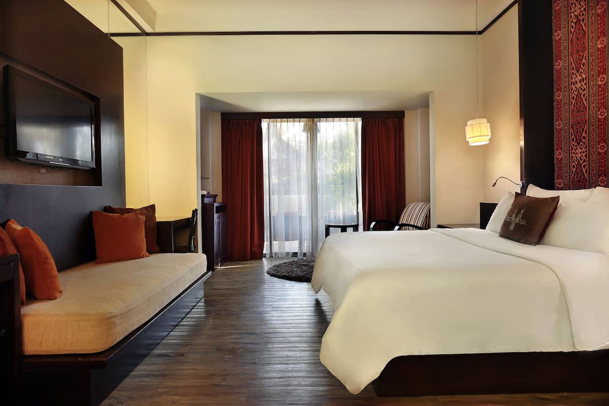 2 bedrooms, minibar, in-room safe, desk