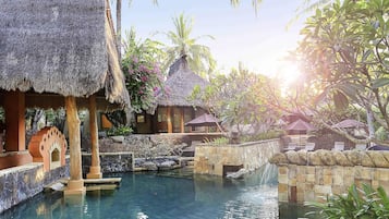 3 Außenpools, Liegestühle