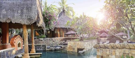 3 outdoor pools, sun loungers