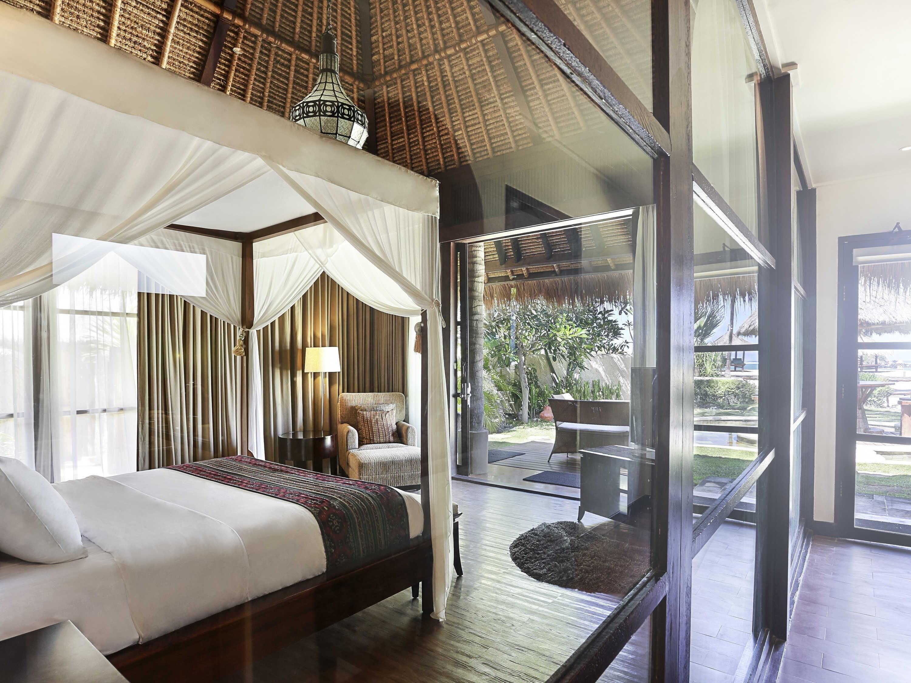 Villa familiar, 2 habitaciones, vista al océano | Minibar, caja de seguridad en la habitación y escritorio 