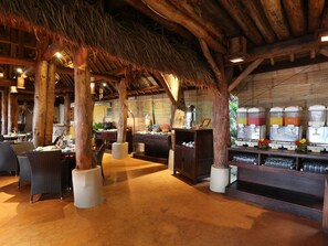 Tägliches Frühstücksbuffet gegen Gebühr