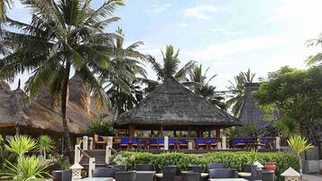 Breakfast, lunch, dinner served; Regional cuisine, beach views