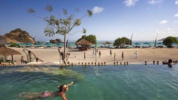 3 piscinas al aire libre, sillones reclinables de piscina