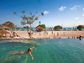 3 outdoor pools, pool loungers