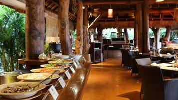 Tägliches Frühstücksbuffet (205700 IDR pro Person)