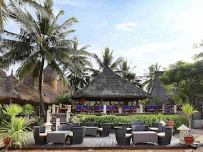 Breakfast, lunch, dinner served; Regional cuisine, beach views