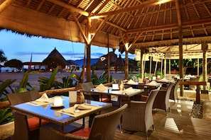 Breakfast, lunch, dinner served; Regional cuisine, beach views