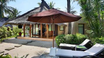 Villa, 1 Bedroom | 2 bedrooms, minibar, in-room safe, desk