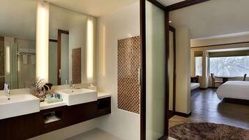 Minibar, in-room safe, desk, iron/ironing board