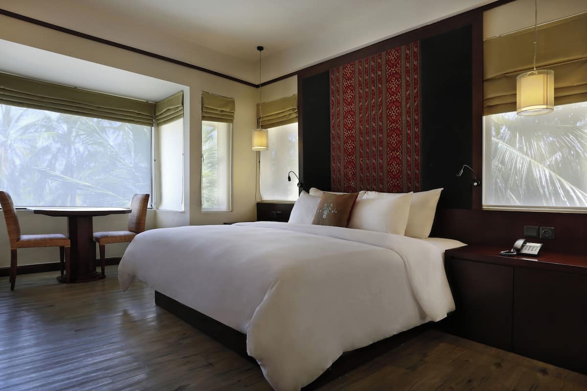 Executive-huone, 1 suuri parisänky ja vuodesohva | Minibaari, tallelokero huoneessa, työpöytä, silitysrauta/-lauta