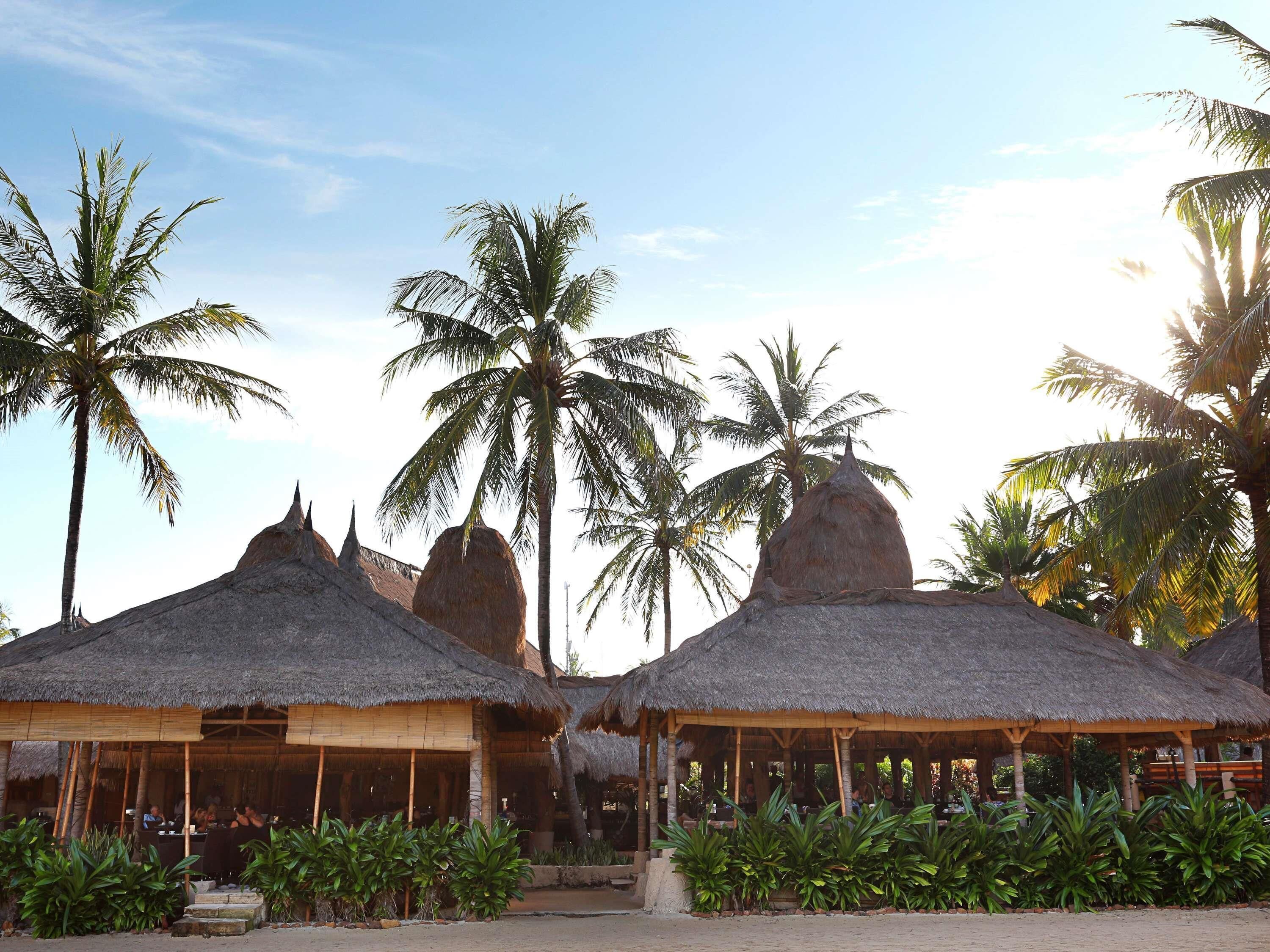 Se sirven desayunos, comidas y cocina regional con vista a la playa