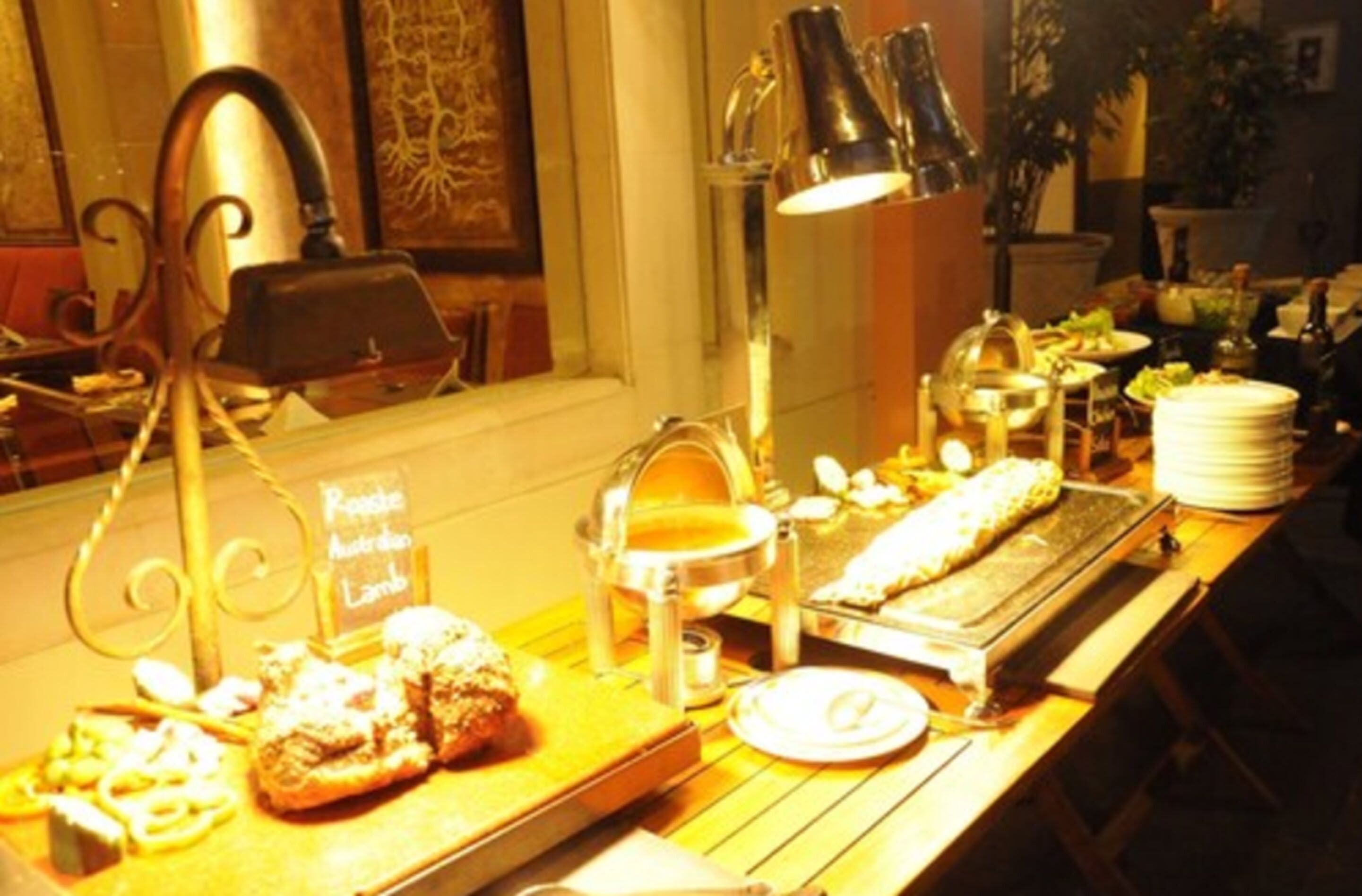 breakfast, lunch, dinner served; international cuisine