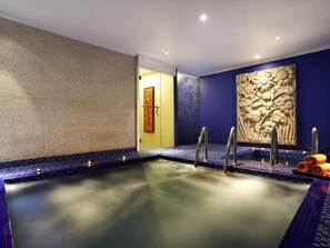 Couples treatment room(s), body treatments, aromatherapy, body wraps - Novotel Solo (Surakarta)