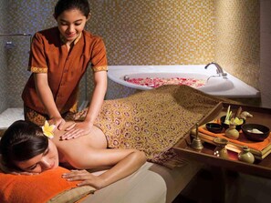 Couples treatment rooms, body treatments, aromatherapy, body wraps