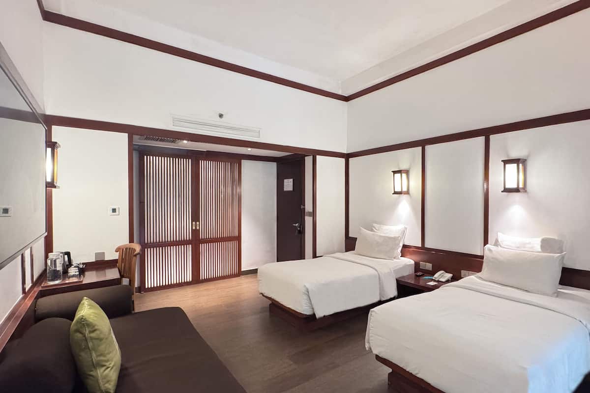Phòng Deluxe, 2 giường đơn, bồn tắm | 1 phòng ngủ, két bảo mật tại phòng, bàn, màn/rèm cản sáng