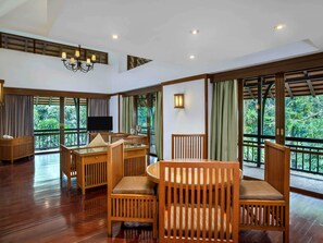 Duplex, 1 Queen Bed with Sofa bed (Suite) | In-room safe, desk, blackout drapes, iron/ironing board - Novotel Bogor Golf Resort & Convention Center (Bogor)