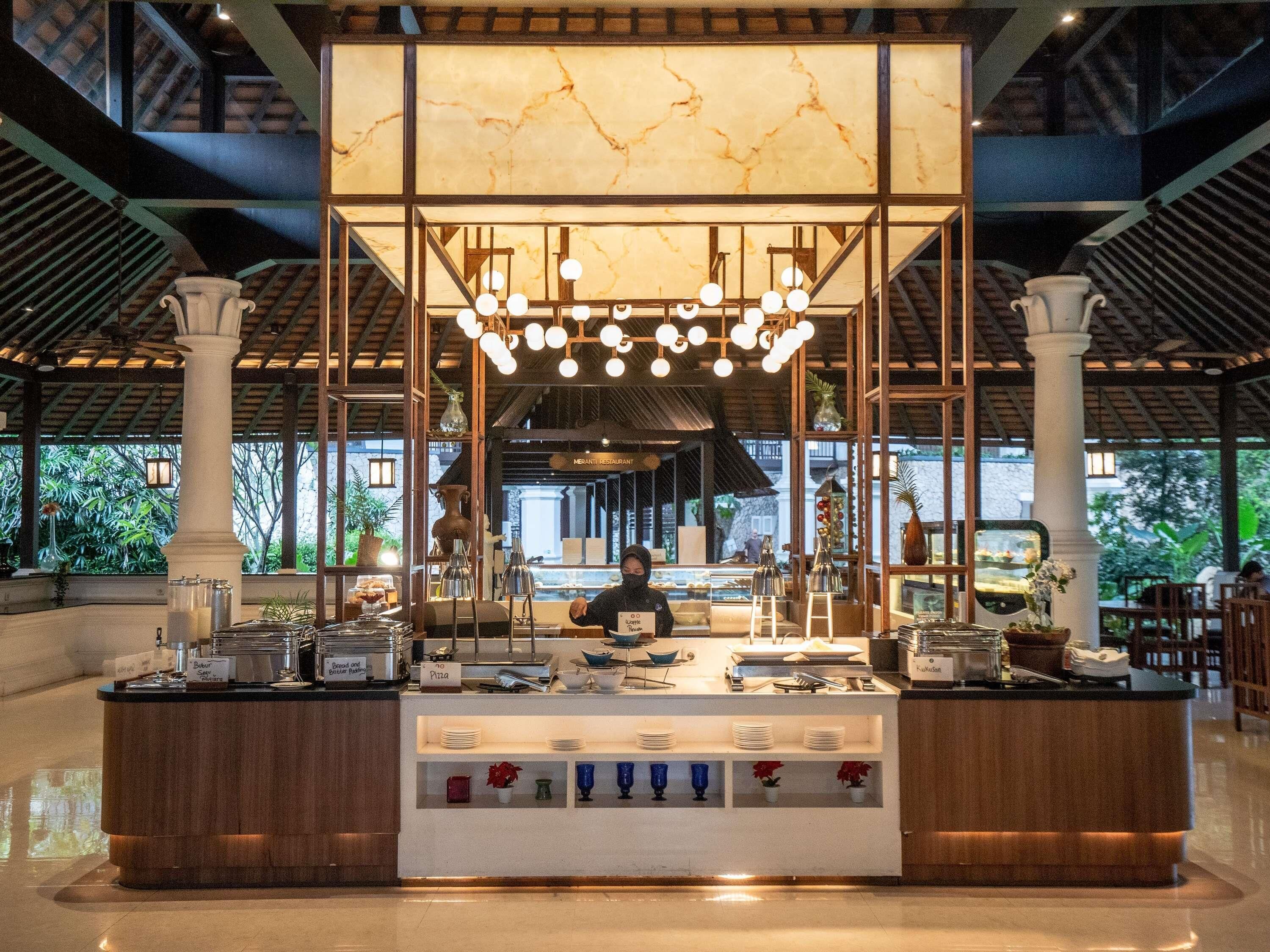 Serviço de café da manhã, culinária internacional, vistas para o jardim 