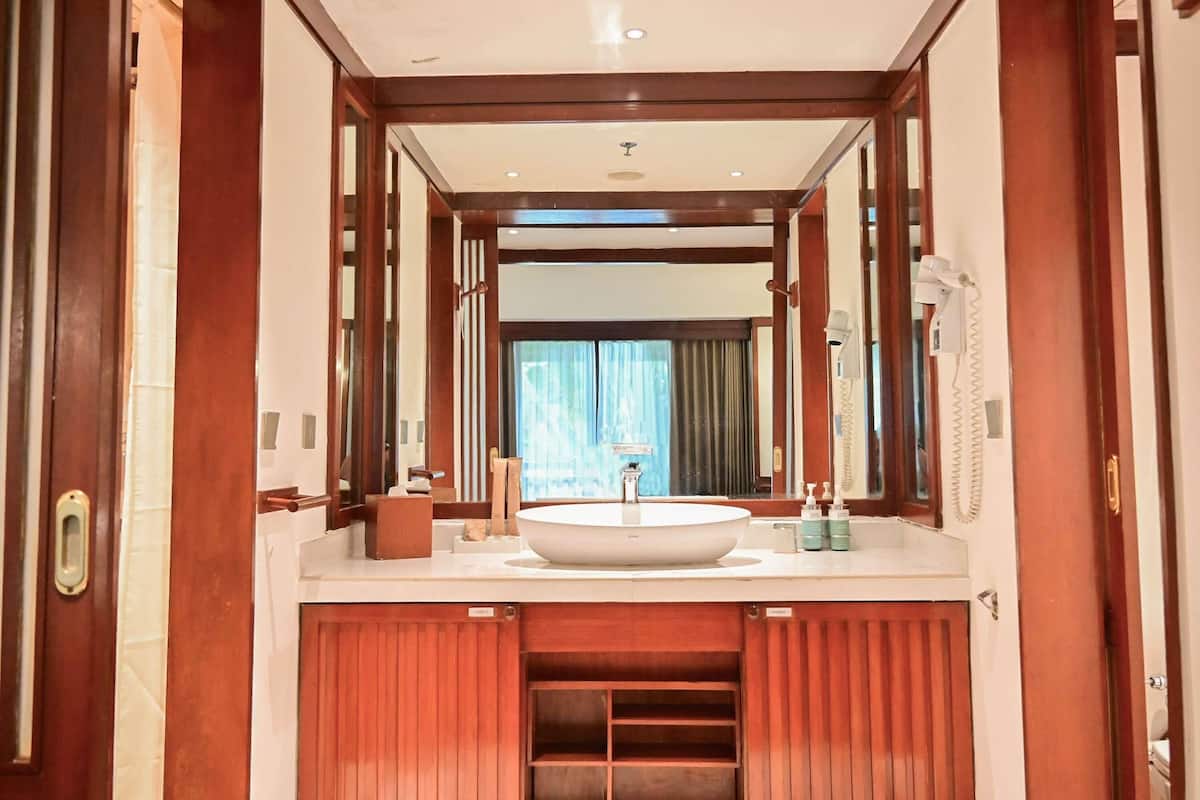 In-room safe, desk, blackout curtains, iron/ironing board