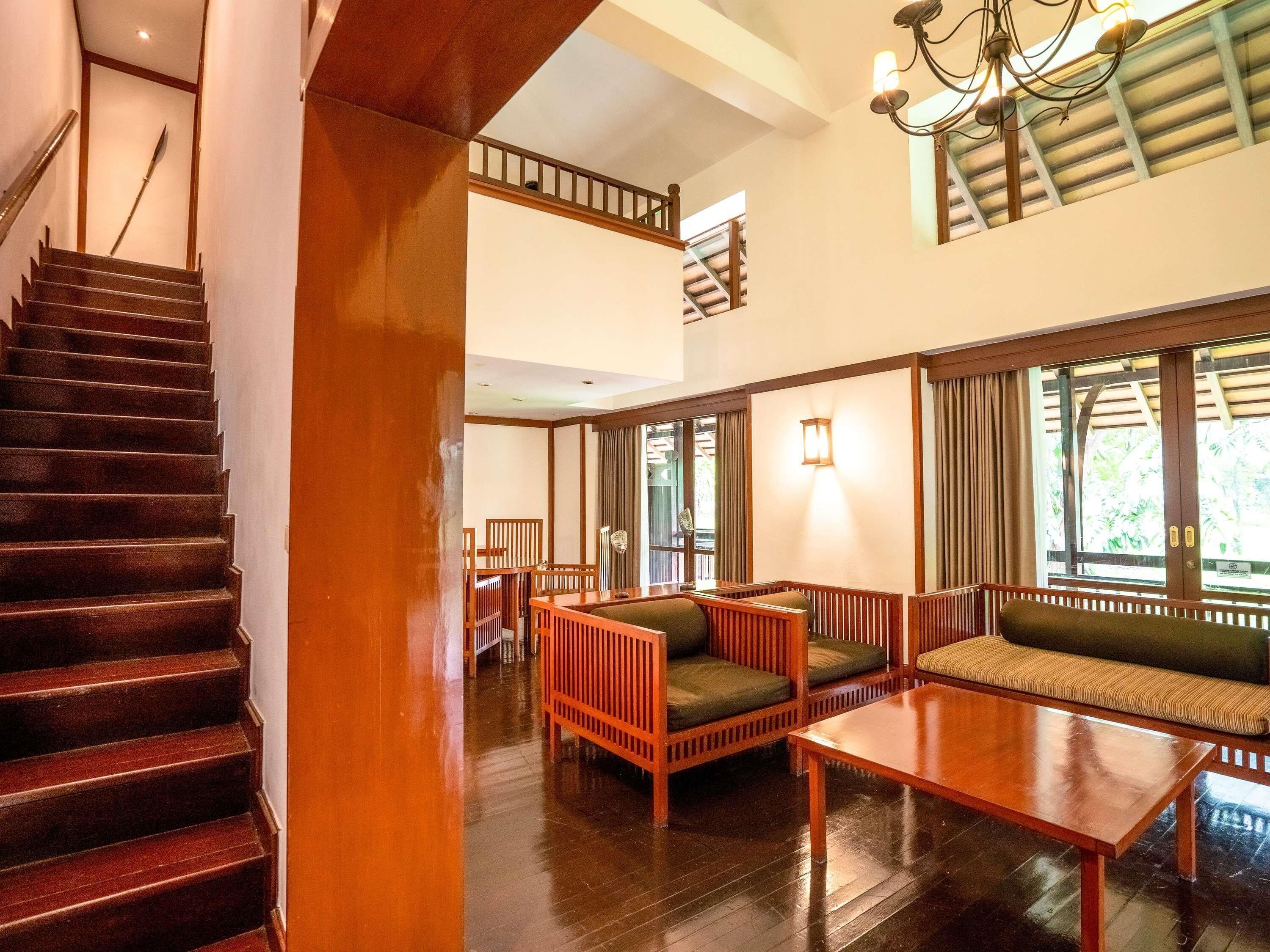 Caja de seguridad en la habitación, escritorio y cortinas blackout 