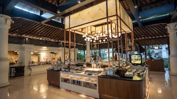 Frühstück, Mittagessen, internationale Küche, Blick auf den Garten