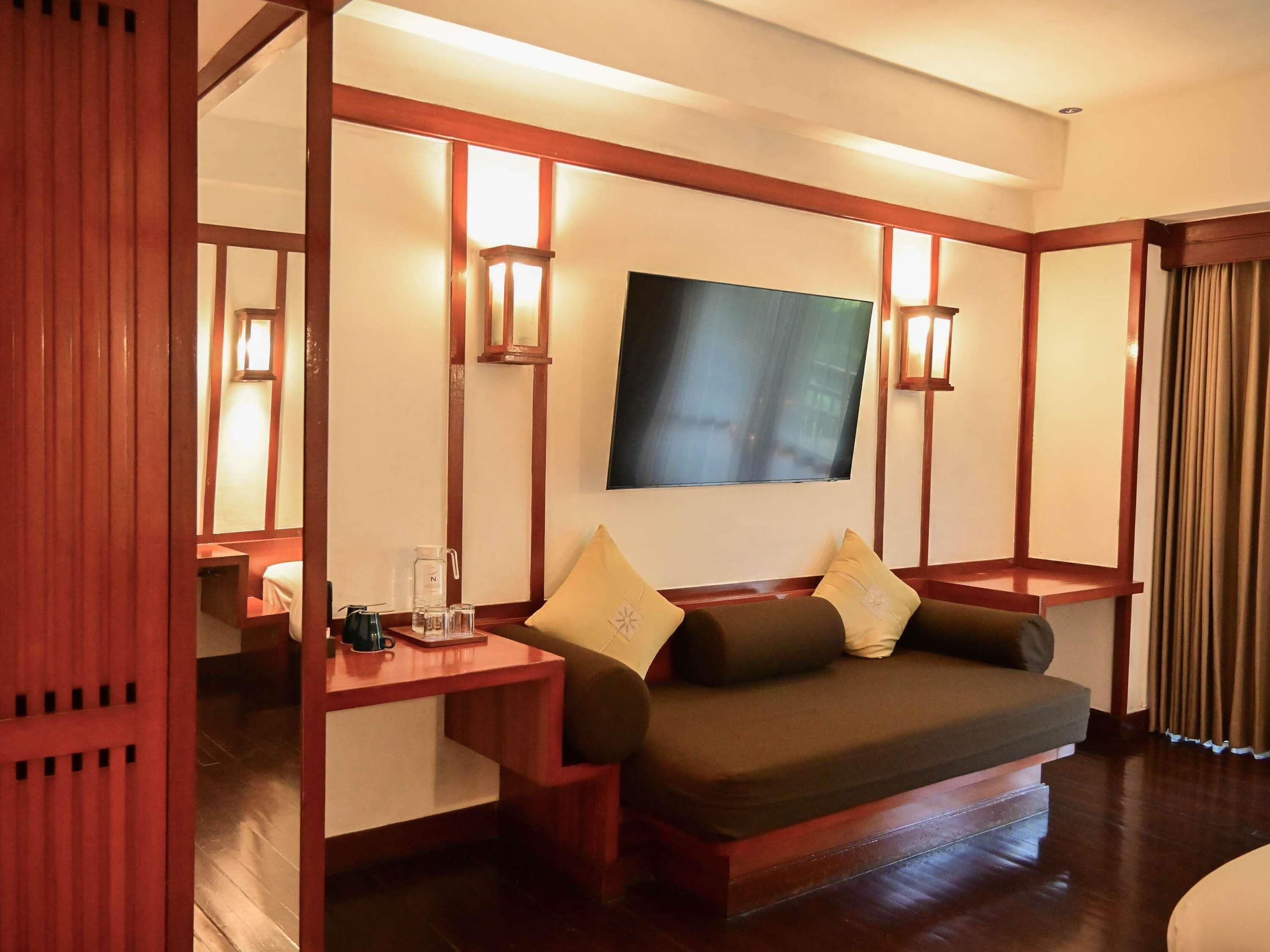 ห้องซูพีเรีย, เตียงคิงไซส์ 1 เตียง, ระเบียง | ตู้นิรภัยในห้องพัก, โต๊ะทำงาน, ผ้าม่านกันแสง, เตารีด/โต๊ะรีดผ้า