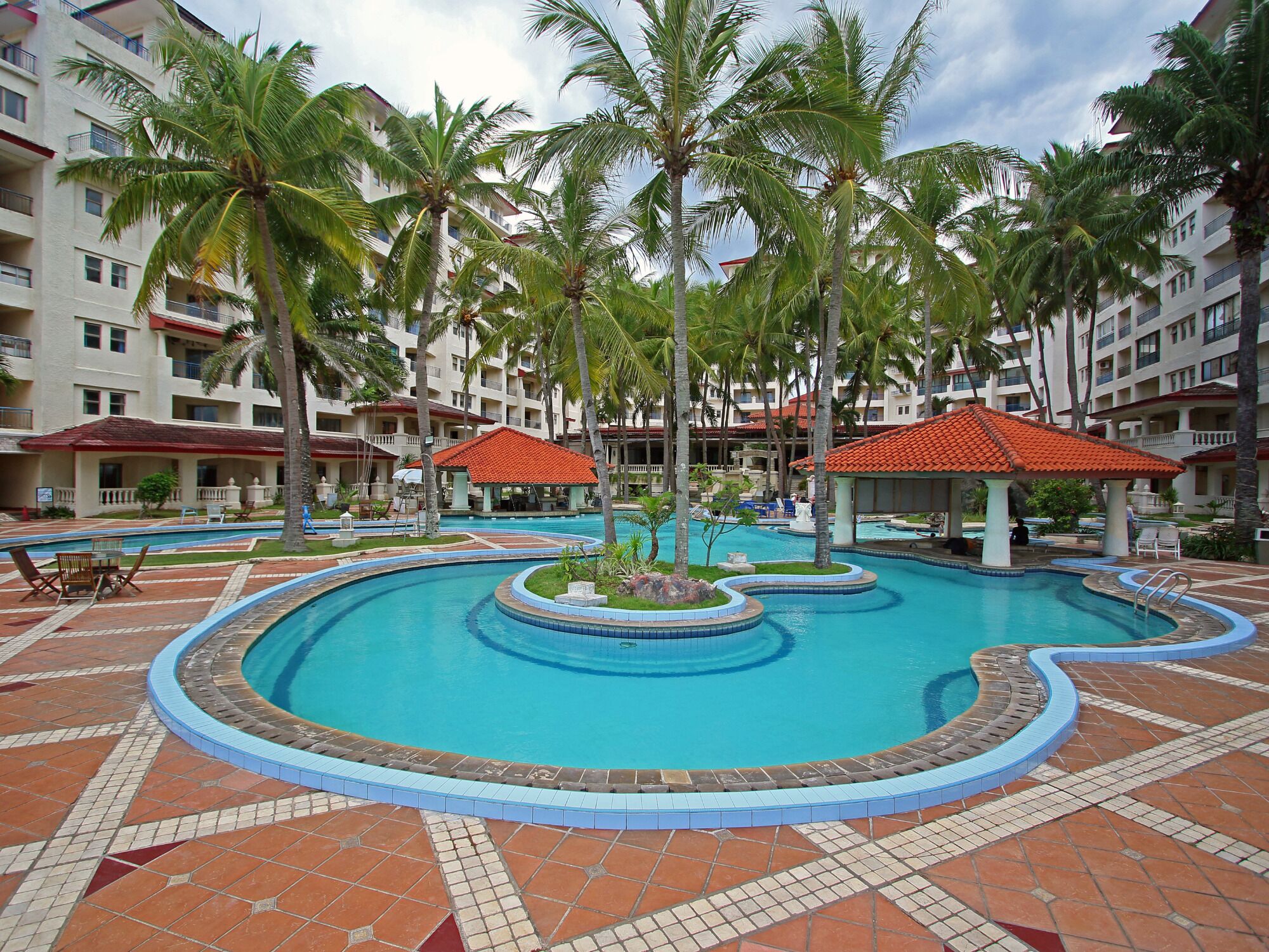 2 kolam renang outdoor