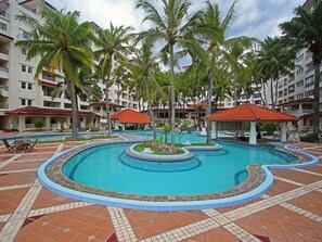 2 outdoor pools - Marbella Place Anyer by Jayakarta (Anyer)