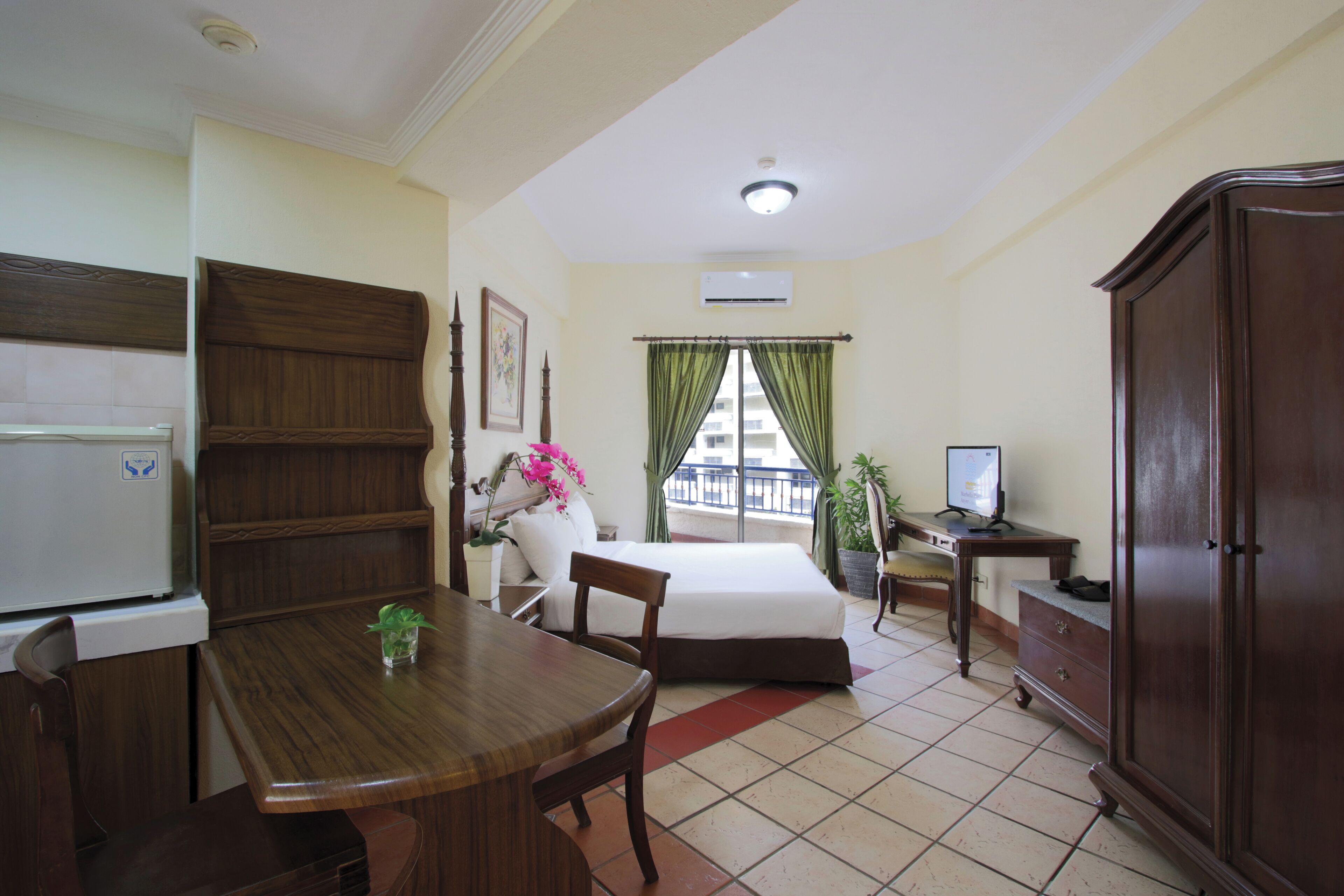 Studio | In-room safe, desk, rollaway beds, free WiFi