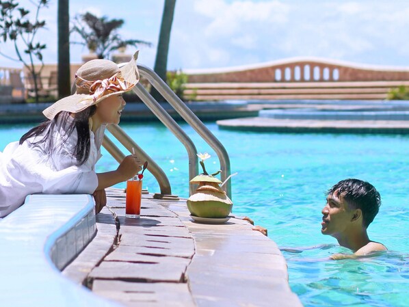 2 albercas al aire libre 