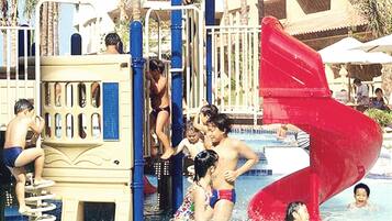 2 outdoor pools