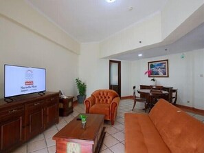 Deluxe-Suite | Wohnbereich | Fernseher