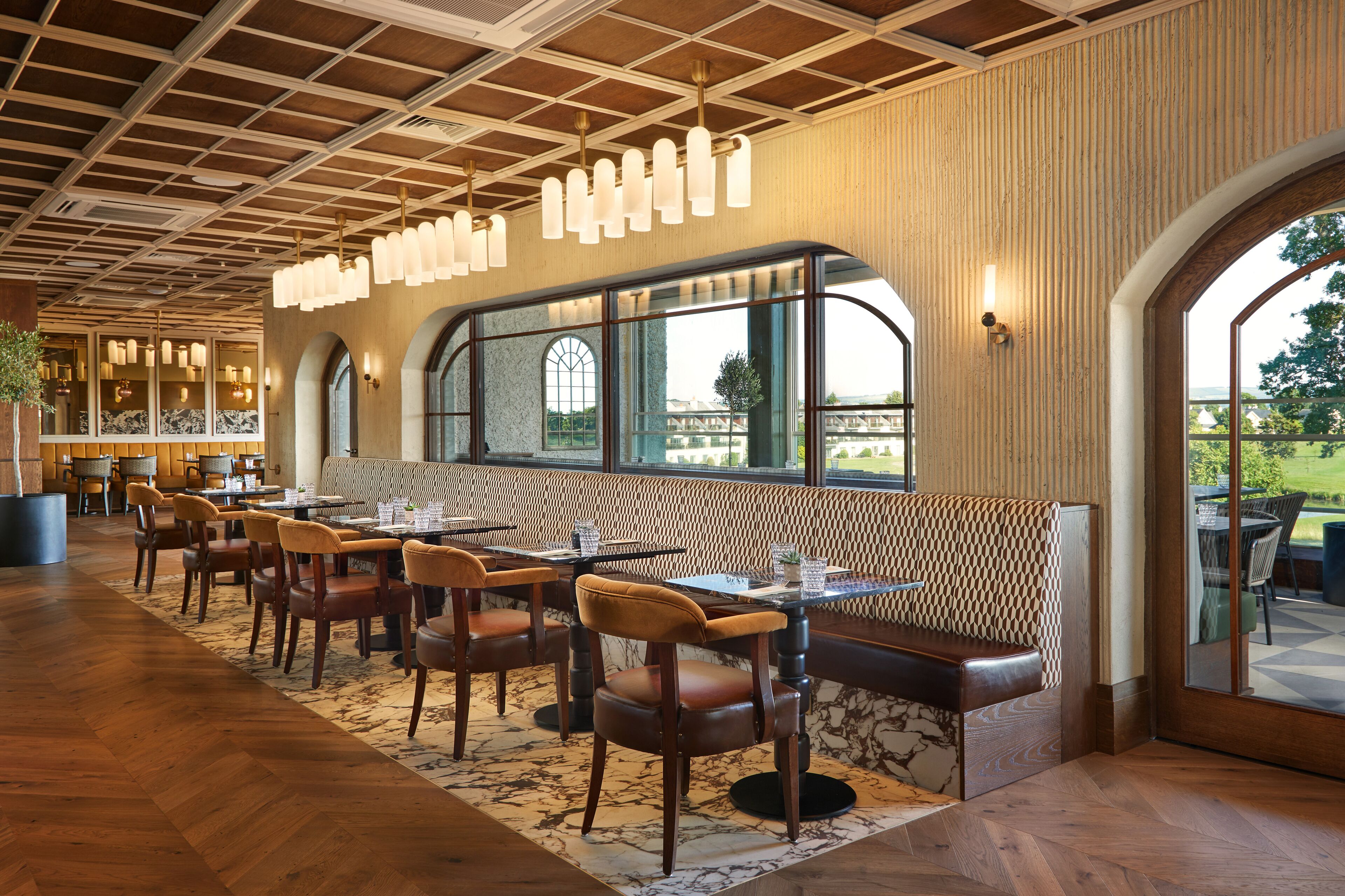 3 restaurants, breakfast served