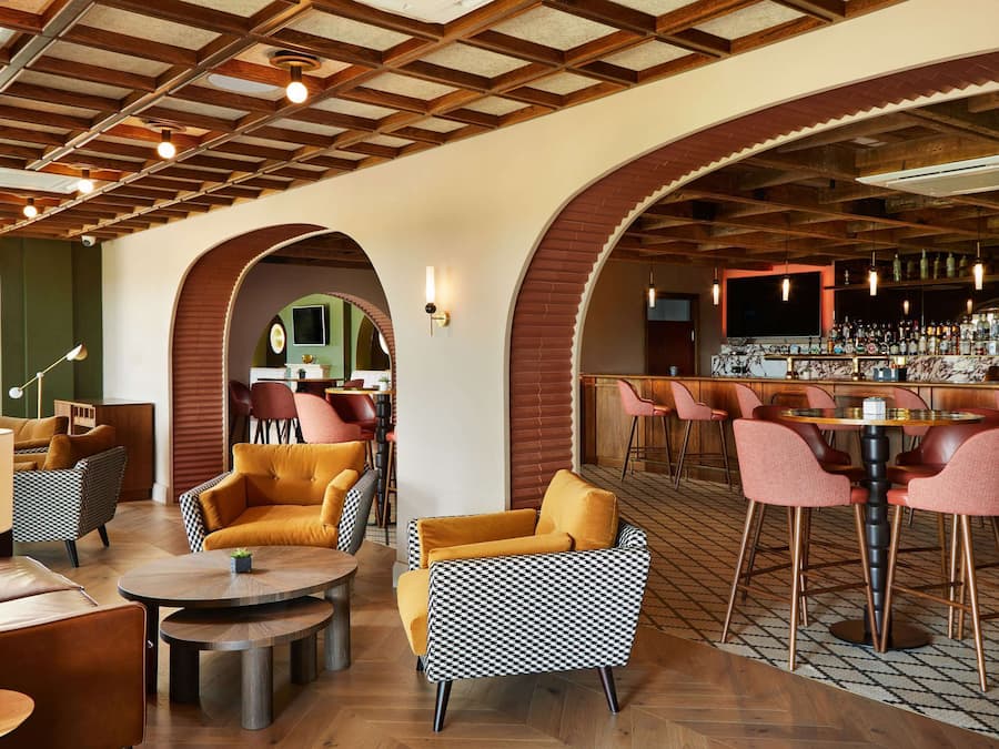 2 bares/lounges, bar de coquetéis, saguão/lounge