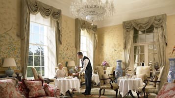 3 restaurants; breakfast, lunch, dinner, and brunch served