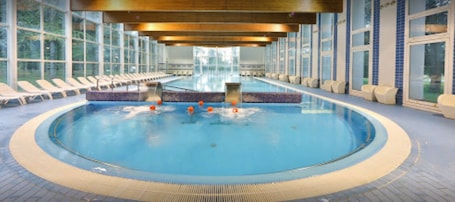 2 piscine coperte, lettini. Hotel delle Rose Terme & Wellnes Spa
