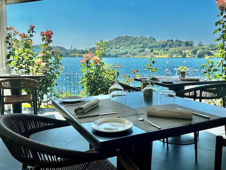 Lunch and dinner served . Hotel L'Approdo