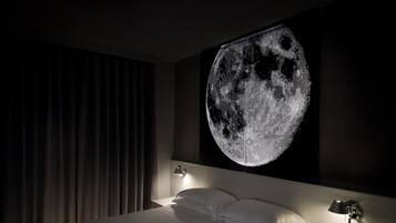 Comfort Room, 1 King Bed, Non Smoking | 1 bedroom, hypo-allergenic bedding, down duvets, memory-foam beds